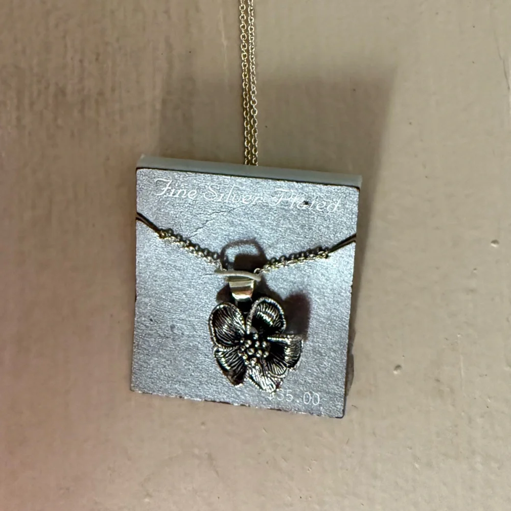 NWT necklace